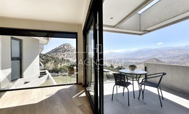 Casa en venta de 5 dorm. 5 baños 3 suite en Colina