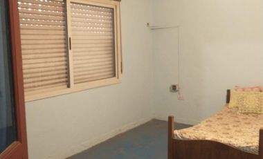 Casa 3 ambientes a refaccionar o lote ideal constructor