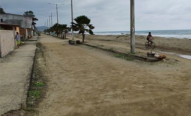 Las Tunas: Se Vende Terreno para Construcción en Zona Rural, Cerca del Mar y Frente al río en Las Tunas