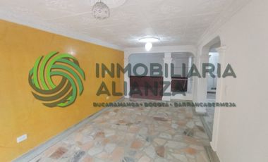 casa en arriendo en la castellana. Cod A17338