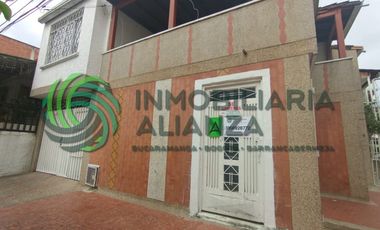 casa en arriendo en la castellana. Cod A17338