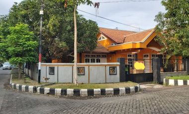 Rumah hook di Gayungsari Surabaya dekat masjid AL Akbar