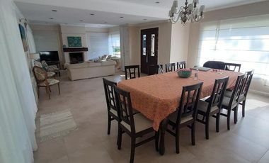 Venta de casa 9 ambientes en Pinamar en Terrazas al Golf
