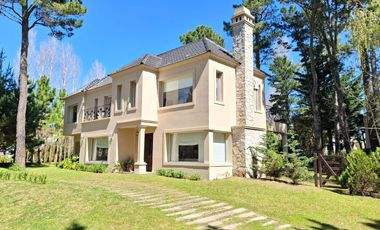 Venta de casa 9 ambientes en Pinamar en Terrazas al Golf