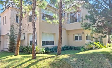 Venta de casa 9 ambientes en Pinamar en Terrazas al Golf