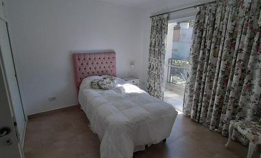 Venta de casa 9 ambientes en Pinamar en Terrazas al Golf