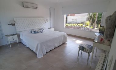 Venta de casa 9 ambientes en Pinamar en Terrazas al Golf