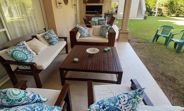 Venta de casa 9 ambientes en Pinamar en Terrazas al Golf