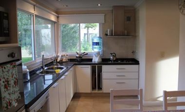Venta de casa 9 ambientes en Pinamar en Terrazas al Golf