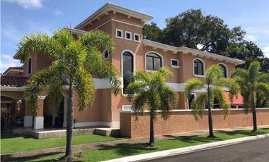 CASA AMOBLADA 4REC + PISCINA EN CLAYTON VILLAGE