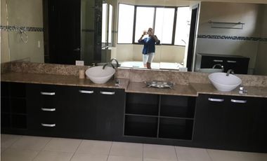 CASA AMOBLADA 4REC + PISCINA EN CLAYTON VILLAGE