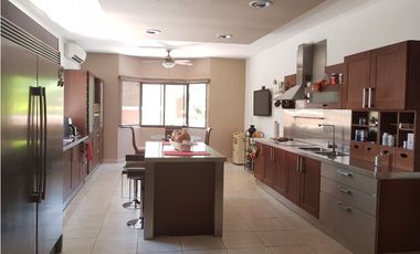 CASA AMOBLADA 4REC + PISCINA EN CLAYTON VILLAGE