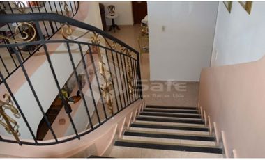 CASA AMPLIA EN VENTA JARDIN SANTA MARTA