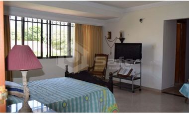 CASA AMPLIA EN VENTA JARDIN SANTA MARTA
