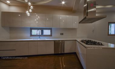 Casa de Lujo Nueva en Provenza Zona Sur