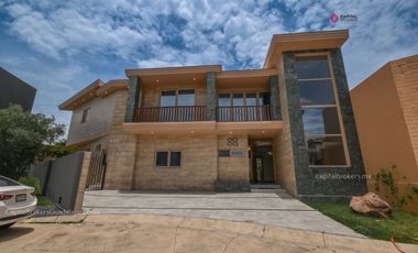 Casa de Lujo Nueva en Provenza Zona Sur