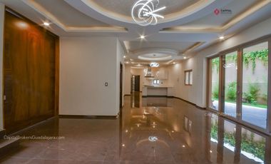 Casa de Lujo Nueva en Provenza Zona Sur