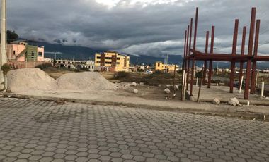 ¡Invierte donde la ciudad está creciendo! Terreno de venta en Riobamba.