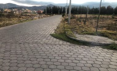 ¡Invierte donde la ciudad está creciendo! Terreno de venta en Riobamba.
