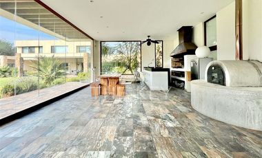 Casa en arriendo de 7 dorm. en Padre Hurtado