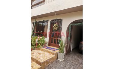 Venta De Hermosa Casa De 3 Pisos En Santiago De Surco