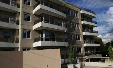 Edificio de categoría, Bv. Evita esquina Bernardino Rivadavia, Moreno, exclusivas unidades en alquiler de 2 ambientes, Primer piso.-