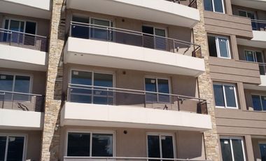 Edificio de categoría, Bv. Evita esquina Bernardino Rivadavia, Moreno, exclusivas unidades en alquiler de 2 ambientes, Primer piso.-
