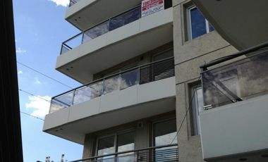 Edificio de categoría, Bv. Evita esquina Bernardino Rivadavia, Moreno, exclusivas unidades en alquiler de 2 ambientes, Primer piso.-
