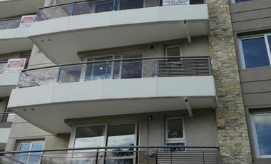 Edificio de categoría, Bv. Evita esquina Bernardino Rivadavia, Moreno, exclusivas unidades en alquiler de 2 ambientes, Primer piso.-