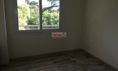 Edificio de categoría, Bv. Evita esquina Bernardino Rivadavia, Moreno, exclusivas unidades en alquiler de 2 ambientes, Primer piso.-