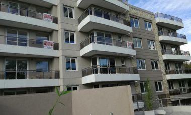 Edificio de categoría, Bv. Evita esquina Bernardino Rivadavia, Moreno, exclusivas unidades en alquiler de 2 ambientes, Primer piso.-