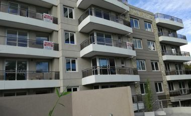 Edificio de categoría, Bv. Evita esquina Bernardino Rivadavia, Moreno, exclusivas unidades en alquiler de 2 ambientes, Primer piso.-
