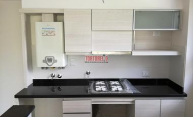 Edificio de categoría, Bv. Evita esquina Bernardino Rivadavia, Moreno, exclusivas unidades en alquiler de 2 ambientes, Primer piso.-