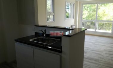 Edificio de categoría, Bv. Evita esquina Bernardino Rivadavia, Moreno, exclusivas unidades en alquiler de 2 ambientes, Primer piso.-