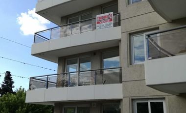 Edificio de categoría, Bv. Evita esquina Bernardino Rivadavia, Moreno, exclusivas unidades en alquiler de 2 ambientes, Primer piso.-