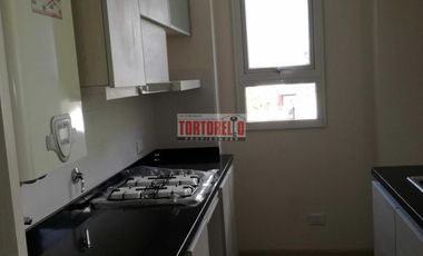 Edificio de categoría, Bv. Evita esquina Bernardino Rivadavia, Moreno, exclusivas unidades en alquiler de 2 ambientes, Primer piso.-