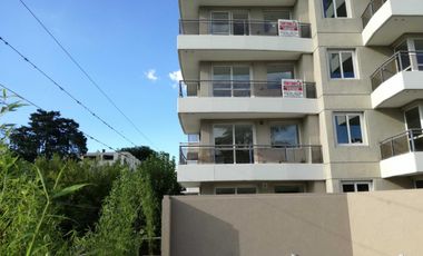 Edificio de categoría, Bv. Evita esquina Bernardino Rivadavia, Moreno, exclusivas unidades en alquiler de 2 ambientes, Primer piso.-