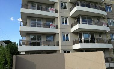 Edificio de categoría, Bv. Evita esquina Bernardino Rivadavia, Moreno, exclusivas unidades en alquiler de 2 ambientes, Primer piso.-