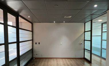 Oficina en Arriendo en Torre Paris/ Metro Los Leones