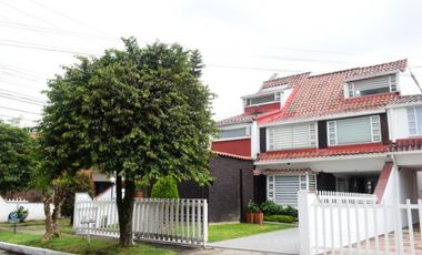 Maat vende Casa en Bogotá - 356M2 $1.250 Millones