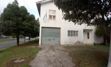 VENTA CHALET 4 AMB. MAS GALPON