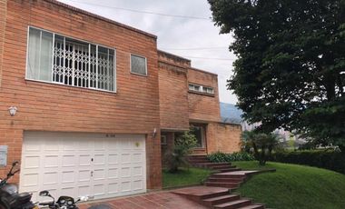 VENTA DE CASA INDEPENDIENTE EN EL POBLADO, SECTOR PALMAS PARTE BAJA