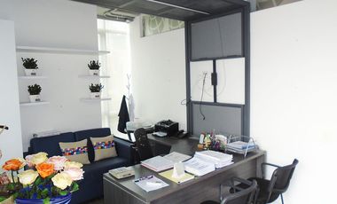 PR13627 SE VENDE OFICINA AMOBLADA EN SECTOR DE MANILA / EL POBLADO