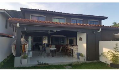 SE VENDE CASA EN PH GREEN VILLAGE LAS CUMBRES