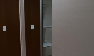 CASA 3 AMB. 2  BAÑOS, COCHERA Y JARDIN C/PARRILLA EN VENTA. LANUS O.EXCELENTE ESTADO. APTO CREDITO.