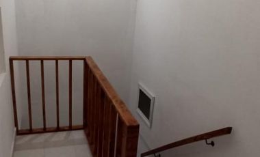 CASA 3 AMB. 2  BAÑOS, COCHERA Y JARDIN C/PARRILLA EN VENTA. LANUS O.EXCELENTE ESTADO. APTO CREDITO.
