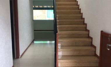 RENTA CASA EN FRACC PRIVADO LOMAS DE LAS AMERICAS MODERNA