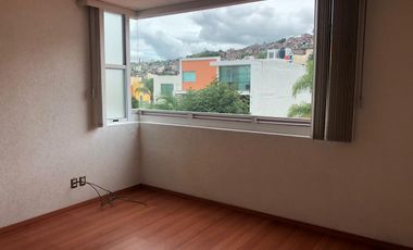 RENTA CASA EN FRACC PRIVADO LOMAS DE LAS AMERICAS MODERNA
