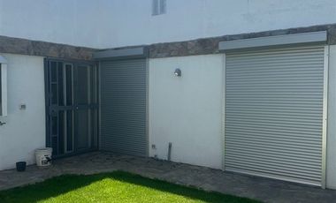 Casa en venta de 3 dorm. en La Florida