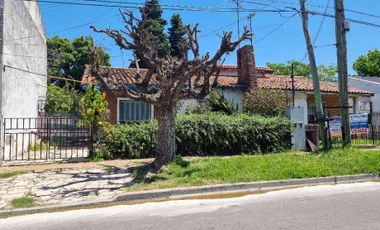 Casa con Departamento en venta en Villa Tesei